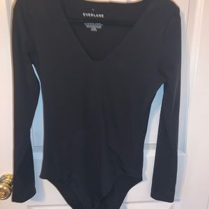 EVERLANE VNECK BLACK BODY SUIT SIZE MEDIUM